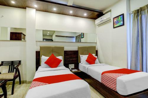 Oyo 70229 Hotel Skylight