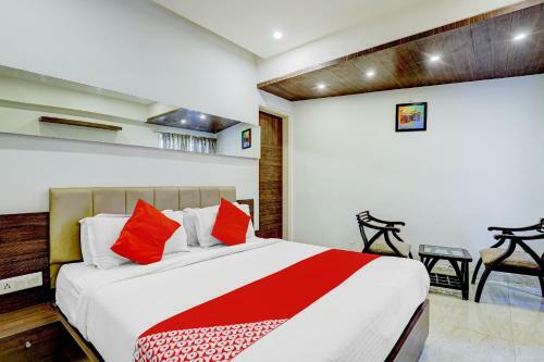 Oyo 70229 Hotel Skylight
