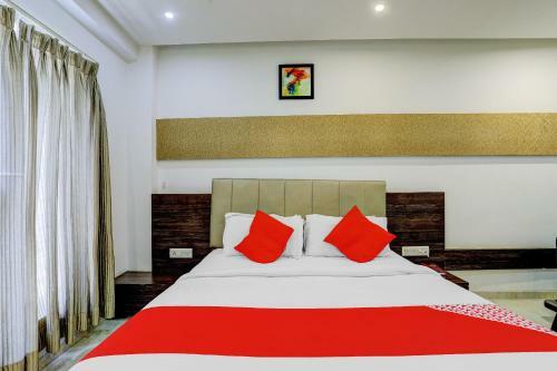 Oyo 70229 Hotel Skylight