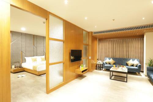 Hotel Tara Suns