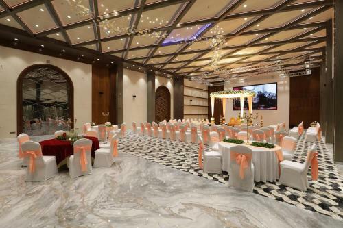 Hotel Tara Suns
