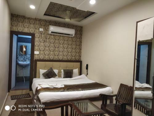 Hotel Aadesh Palace