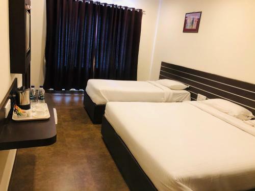 Hotel Golden Parrk