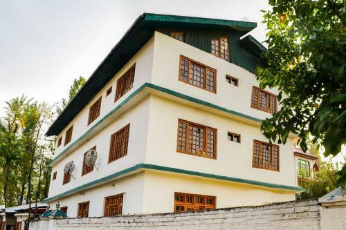 Hotel Oyo 63507 Basera Residency