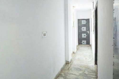 Hotel Oyo 66305 Noida Palace