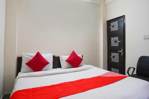 Hotel Oyo 66305 Noida Palace