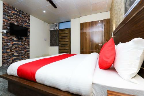 Hotel Oyo 29565 Ra Felicity Inn