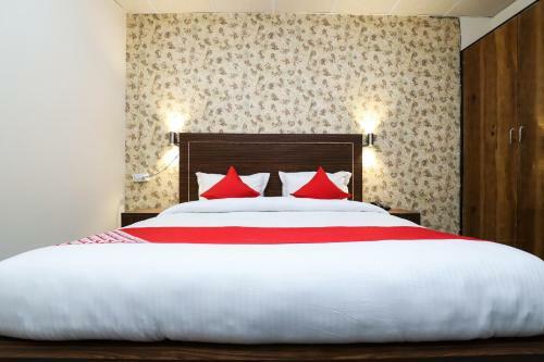Hotel Oyo 29565 Ra Felicity Inn