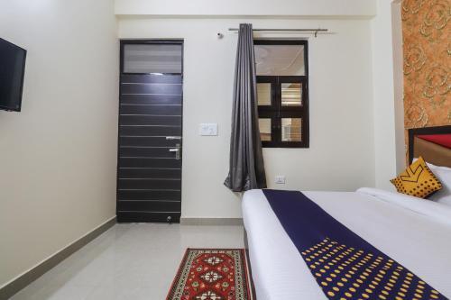 Hotel Oyo 64416 Crown View 2