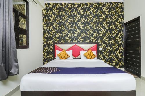 Hotel Oyo 64416 Crown View 2