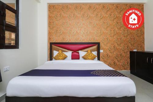 Hotel Oyo 64416 Crown View 2