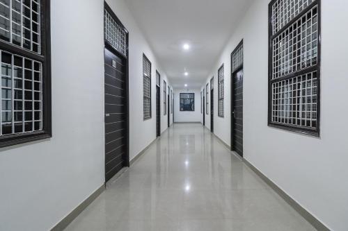 Hotel Oyo 64416 Crown View 2