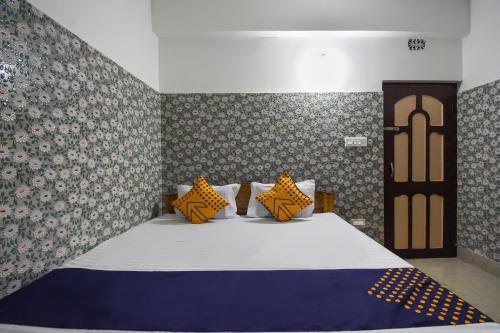 Oyo Flagship 75602 Hotel Noida126