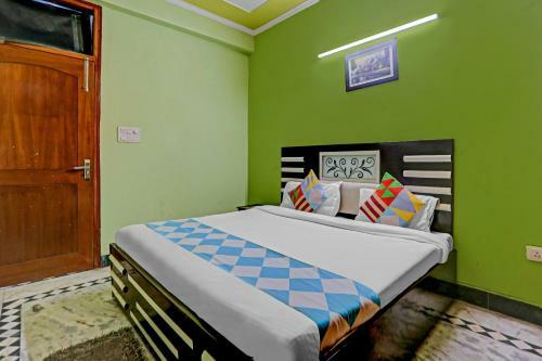 Oyo 79996 Flagship Hotel G M Homes