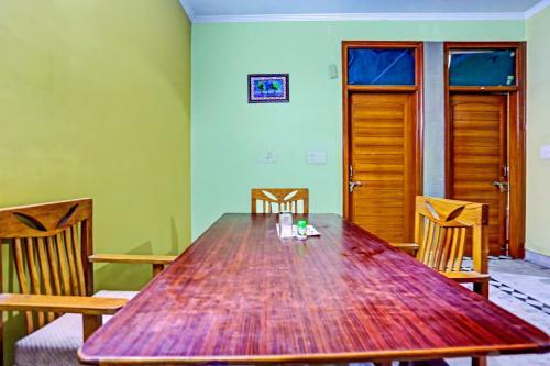 Oyo 79996 Flagship Hotel G M Homes