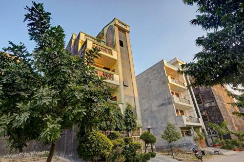Oyo 79996 Flagship Hotel G M Homes
