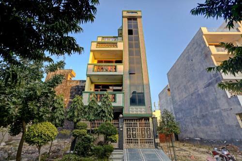 Oyo 79996 Flagship Hotel G M Homes