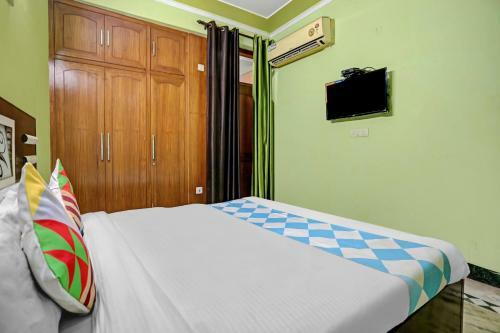Oyo 79996 Flagship Hotel G M Homes