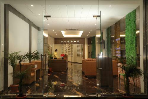 Hotel Sky Suites By Monarch