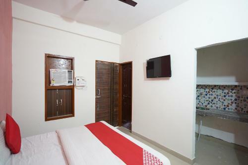 Oyo 62948 Hotel Dakshit Inn