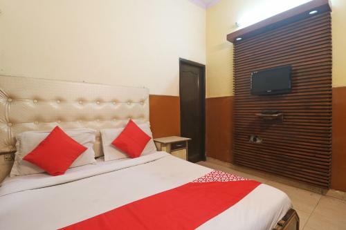 Oyo 62948 Hotel Dakshit Inn