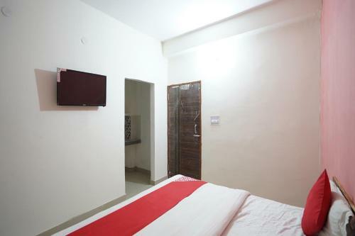 Oyo 62948 Hotel Dakshit Inn