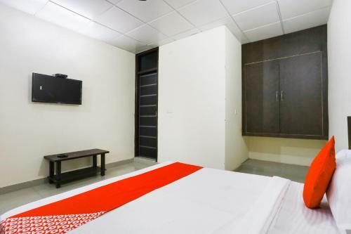 Oyo 68898 Hotel Crown Expo