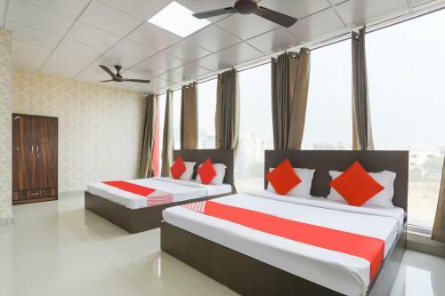 Oyo 68898 Hotel Crown Expo