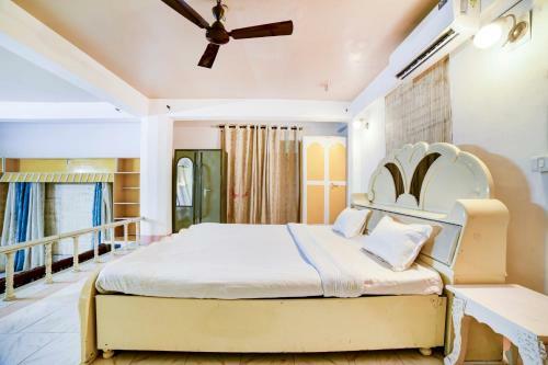 Hostal Oyo 79573 The Royal Inn