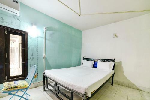 Hostal Oyo 79573 The Royal Inn