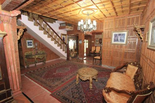 Welcomheritage Grace Hotel