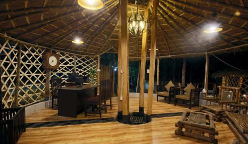 Hotel Dev Bhoomi Farms & Cottages