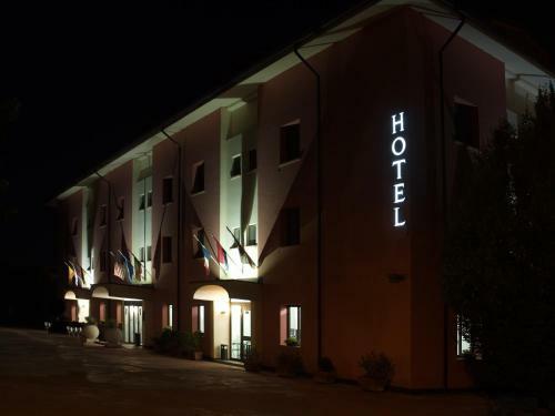 Hotel Versailles