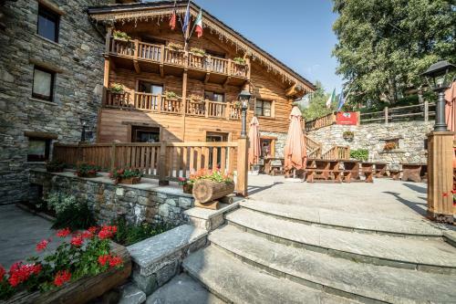 Hotel Mont Avic Resort