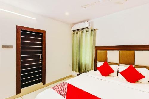 Hotel Oyo 29131 Rk Grand