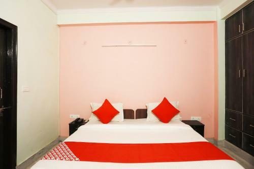 Hotel Oyo 42405 Noida Relax