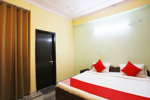 Hotel Oyo 42405 Noida Relax
