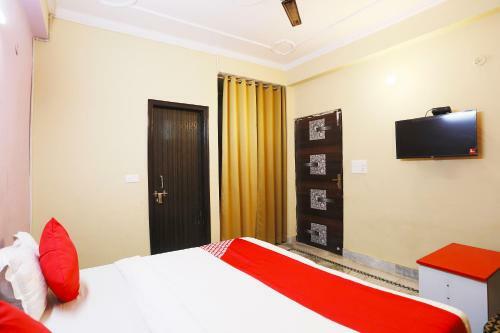 Hotel Oyo 42405 Noida Relax