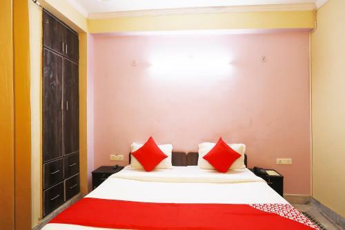 Hotel Oyo 42405 Noida Relax