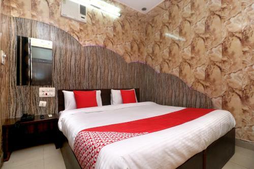 Oyo 28162 Hotel D.r. Plaza