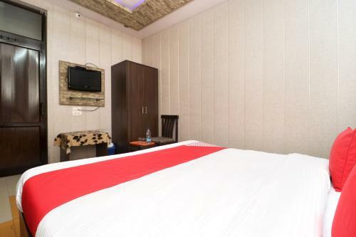 Oyo 28162 Hotel D.r. Plaza