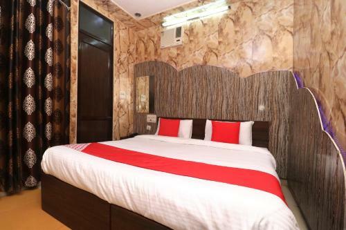 Oyo 28162 Hotel D.r. Plaza