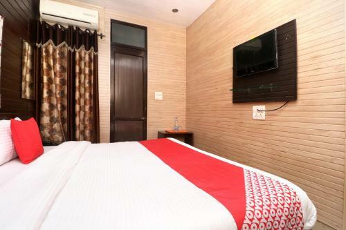 Oyo 28162 Hotel D.r. Plaza
