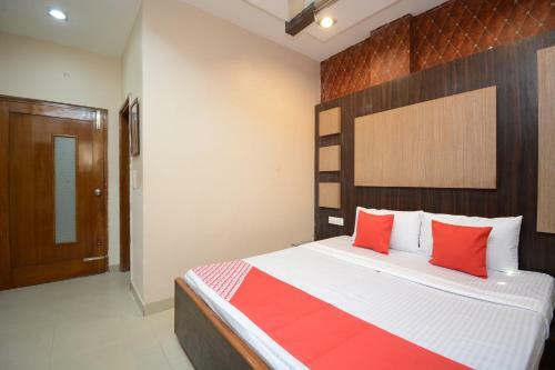 Oyo 29312 Hotel Royal's