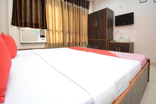 Oyo 29312 Hotel Royal's