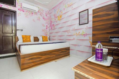 Spot On 75417 Hotel Adesh