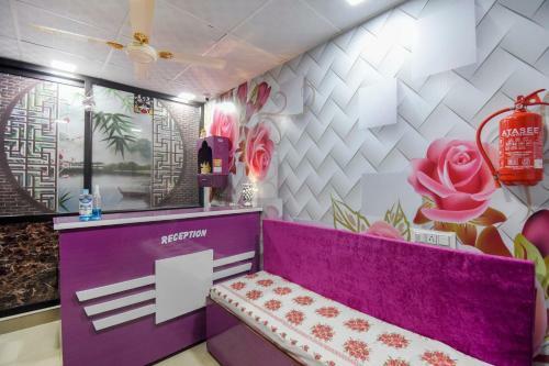 Spot On 75417 Hotel Adesh