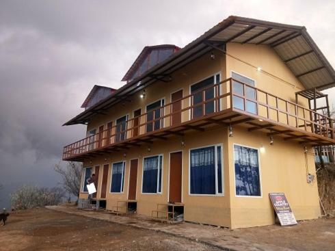 Hotel Apple Country Village Kanatal, Dhanaulti, Uttrakhand
