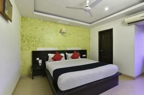 Capital O 38083 Vyas Hotel Grand Metro
