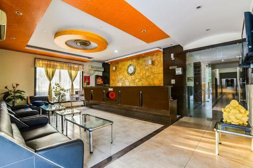 Capital O 38083 Vyas Hotel Grand Metro